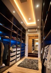 Большая открытая гардеробная комната с комбинированным наполнением Майкоп