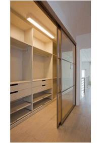 Линейная гардеробная комната с дверями купе Майкоп